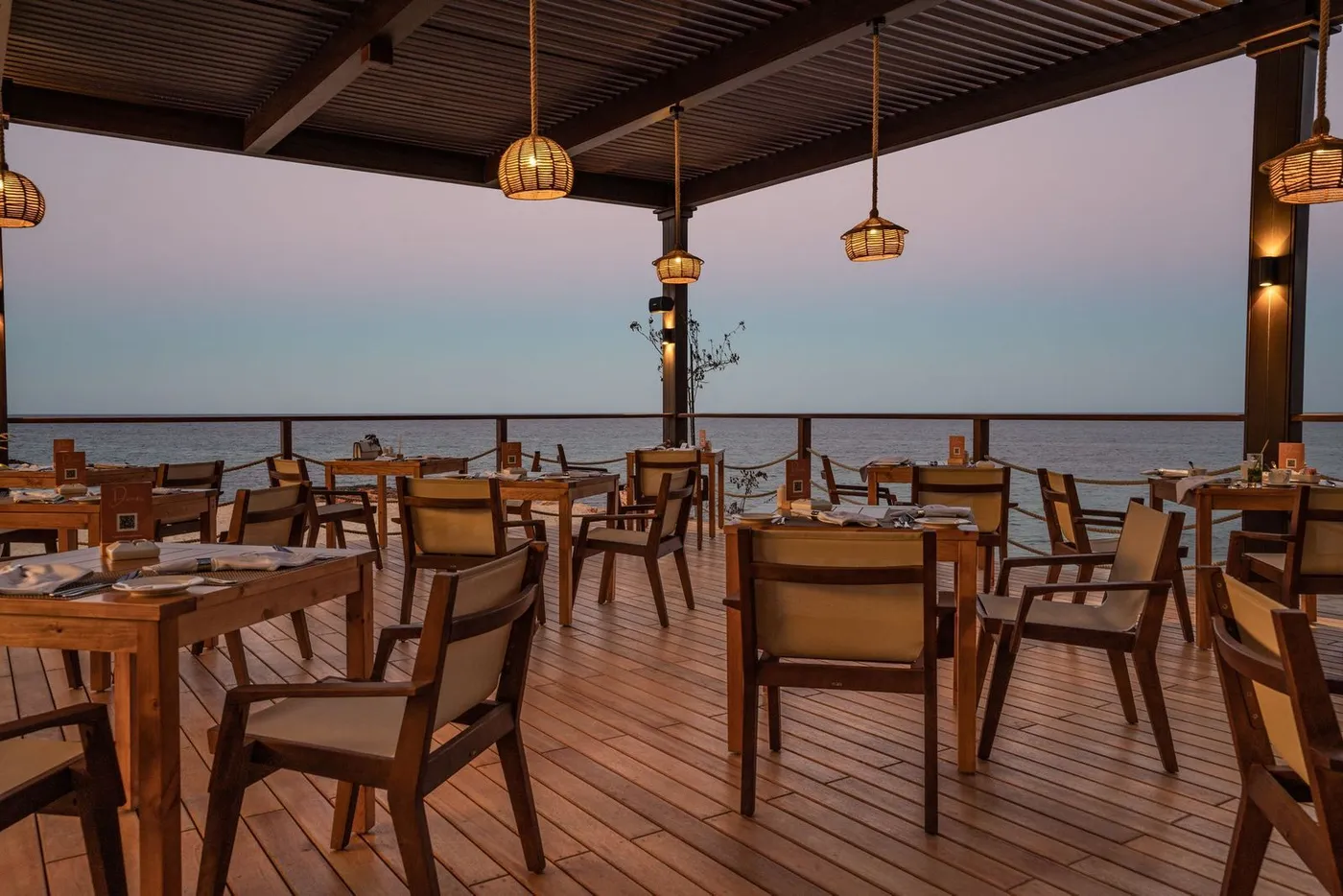 LUXURY BEACH LIFE