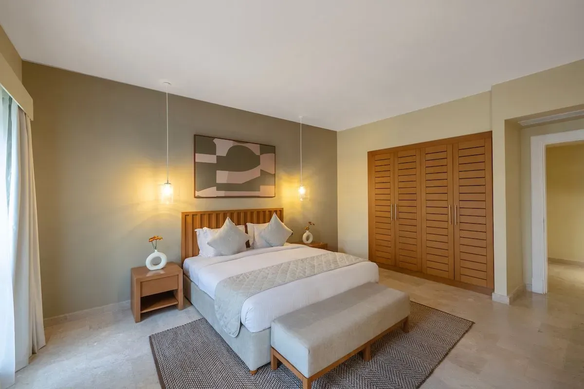 Sifawy Boutique hotel Jebel Sifah Oman 3 Bedroom Apartment King bed Room