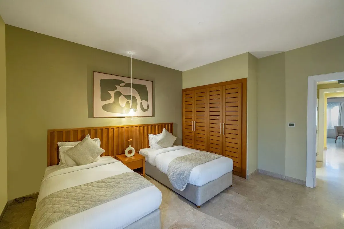 Sifawy Hotel Apartment Living Dining Room