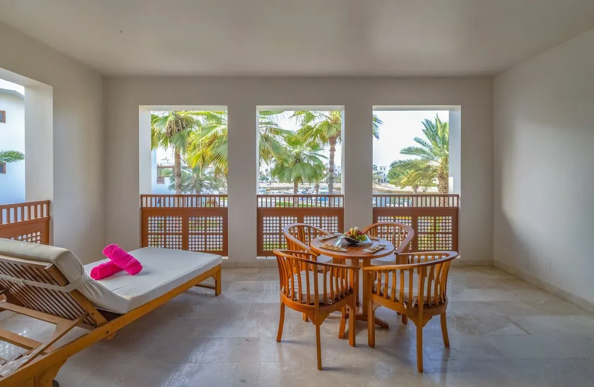 Sifawy Hotel Apartment Balcony